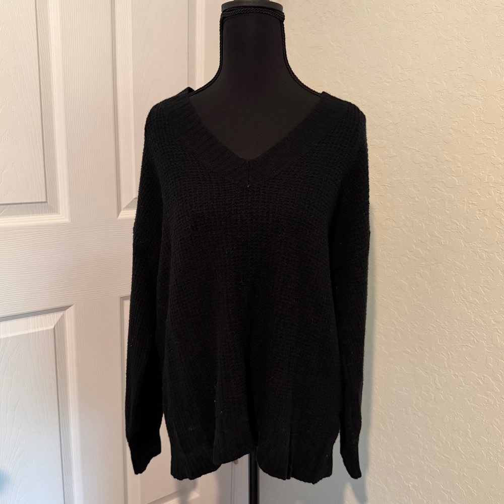 AE Outfitters Black V-Neck Sweater